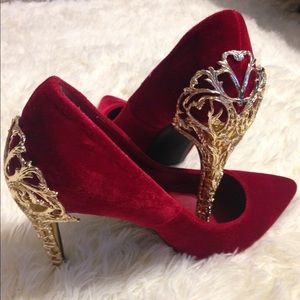 Red and gold pump